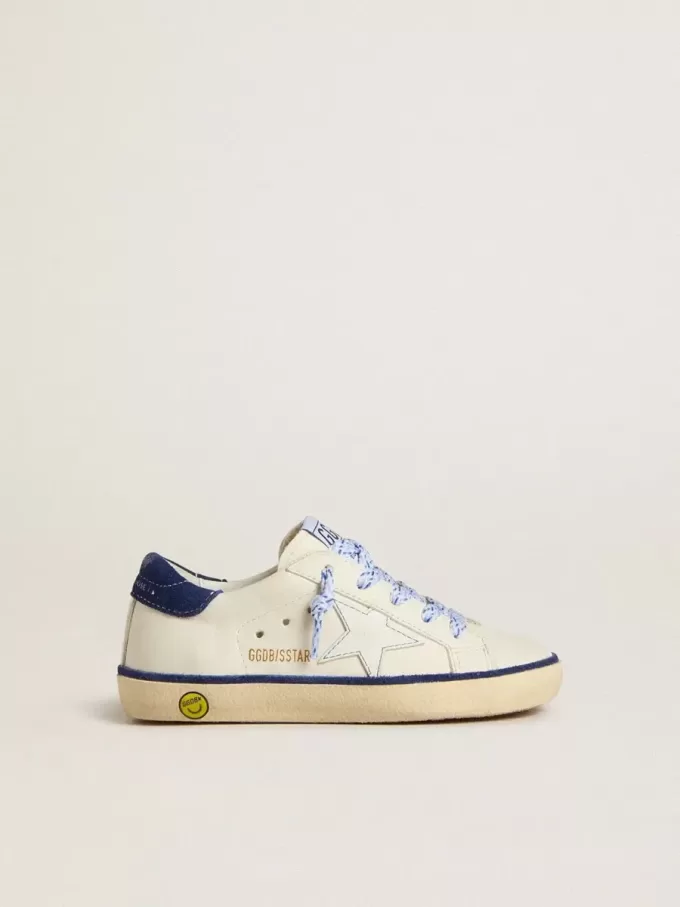 Junior Super-Star in pelle bianca con tallone in camoscio blu Junior Super-Star in pelle bianca con tallone in camoscio blu