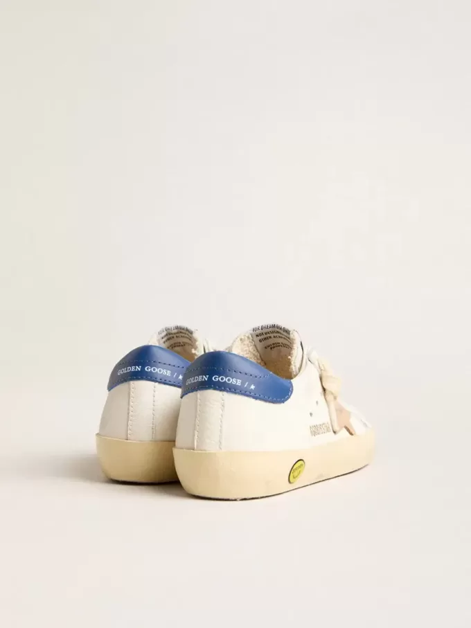 Junior Super-Star in pelle nappa con stella beige e linguetta blu sul tallone Junior Super-Star in pelle nappa con stella beige e linguetta blu sul tallone