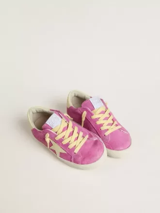 Junior Super-Star in pelle scamosciata rosa con stella giallo chiaro e linguetta sul tallone