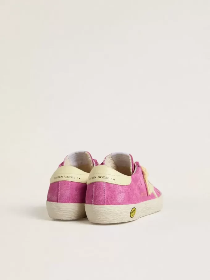 Junior Super-Star in pelle scamosciata rosa con stella giallo chiaro e linguetta sul tallone