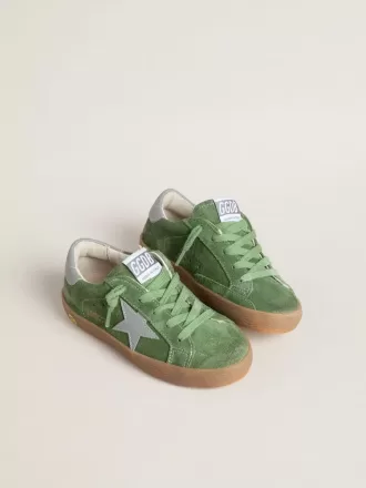 Junior Super-Star in pelle scamosciata verde con stella azzurra e linguetta sul tallone