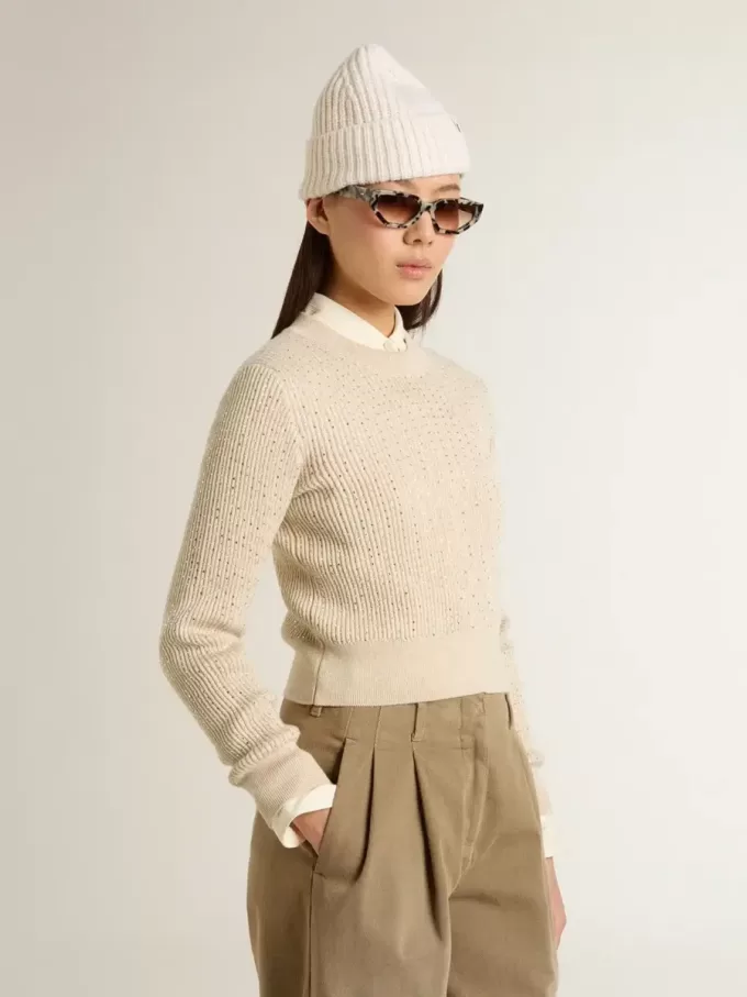 Maglione corto con scollo rotondo in lana beige con cristalli su tutta la superficie Maglione corto con scollo rotondo in lana beige con cristalli su tutta la superficie