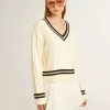 Maglione corto da donna con motivo a trecce, bordi a costine blu e cristalli Maglione corto da donna con motivo a trecce, bordi a costine blu e cristalli