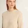 Maglione da donna beige con scritta “Golden” sul retro Maglione da donna beige con scritta “Golden” sul retro