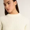 Maglione da donna con collo a giro in lana merino bianca con cristalli su tutta la superficie Maglione da donna con collo a giro in lana merino bianca con cristalli su tutta la superficie