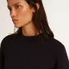 Maglione da donna con collo rotondo in cotone blu scuro Maglione da donna con collo rotondo in cotone blu scuro