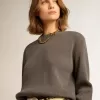 Maglione da donna girocollo in cotone grigio scuro con logo sul retro Maglione da donna girocollo in cotone grigio scuro con logo sul retro