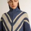 Maglione da donna in lana jacquard azzurro con motivo color crema Maglione da donna in lana jacquard azzurro con motivo color crema
