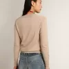 Maglione da donna in lana merino marrone chiaro Maglione da donna in lana merino marrone chiaro
