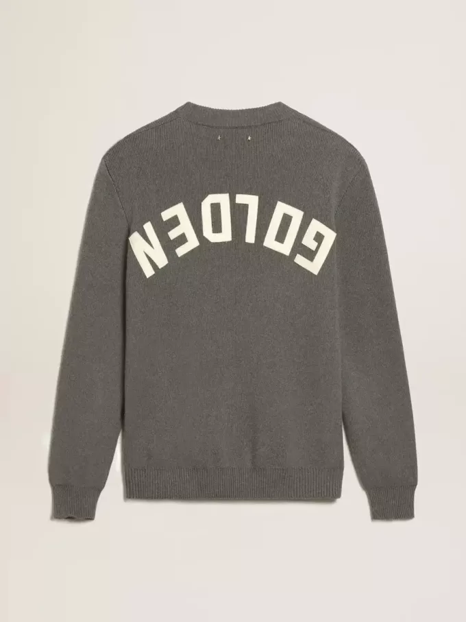 Maglione da uomo a collo rotondo in cotone grigio scuro con logo sul retro Maglione da uomo a collo rotondo in cotone grigio scuro con logo sul retro
