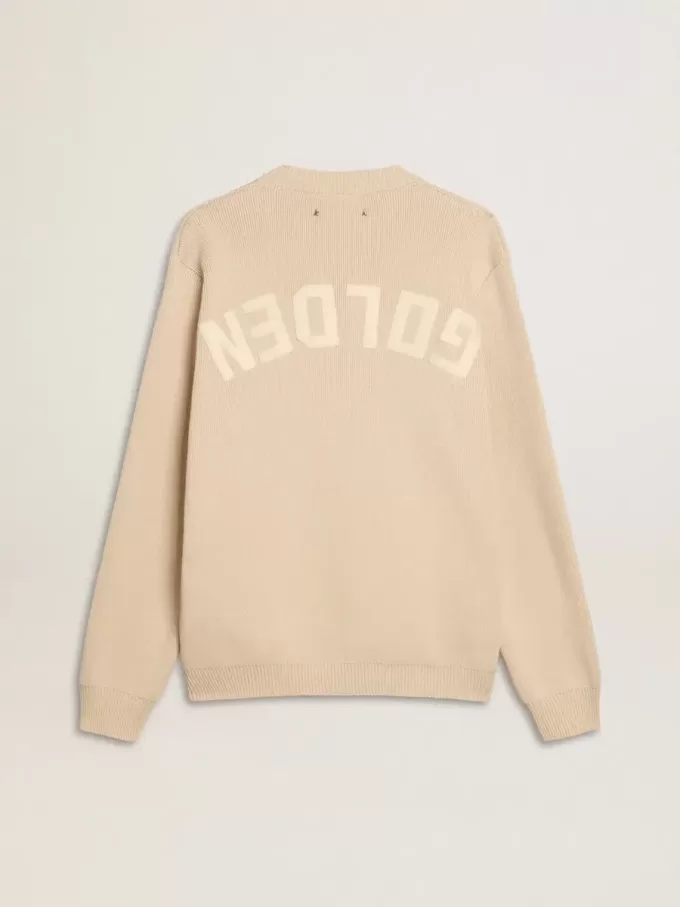 Maglione da uomo beige con collo a giro e scritta “Golden” sul retro Maglione da uomo beige con collo a giro e scritta “Golden” sul retro