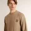 Maglione da uomo beige con logo ricamato Maglione da uomo beige con logo ricamato