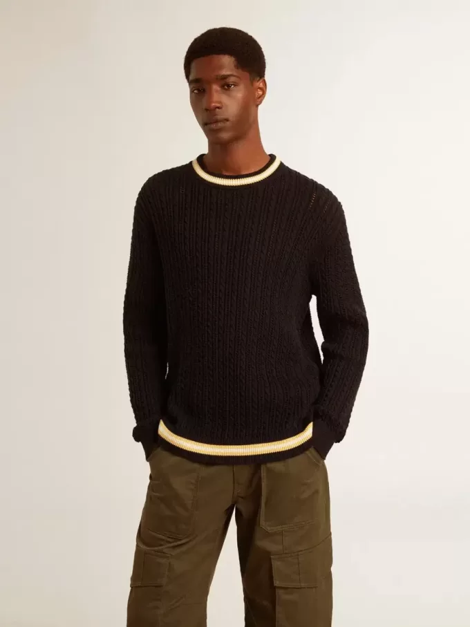 Maglione da uomo blu con collo rotondo e bordi a costine a contrasto Maglione da uomo blu con collo rotondo e bordi a costine a contrasto