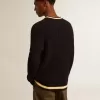 Maglione da uomo blu con collo rotondo e bordi a costine a contrasto Maglione da uomo blu con collo rotondo e bordi a costine a contrasto