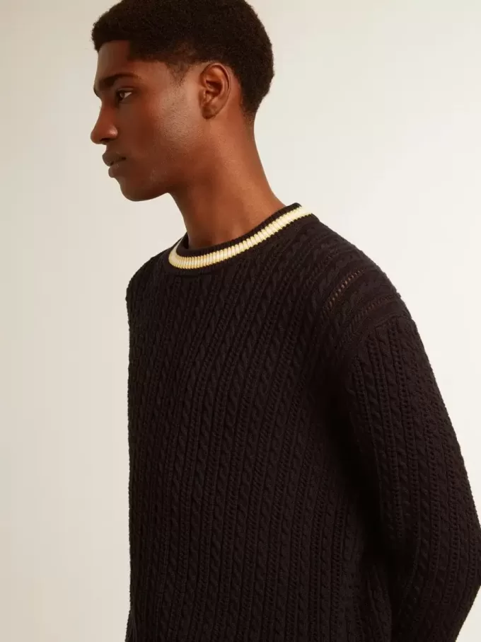 Maglione da uomo blu con collo rotondo e bordi a costine a contrasto Maglione da uomo blu con collo rotondo e bordi a costine a contrasto