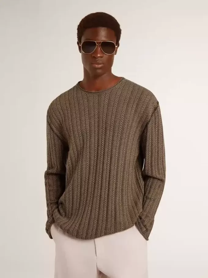 Maglione da uomo color travertino con scritta “Golden” sul retro Maglione da uomo color travertino con scritta “Golden” sul retro
