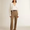 Maglione in lana a coste con scollo a V e coulisse con nappine