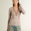 Maglione in lana beige con dettagli in pelle Maglione in lana beige con dettagli in pelle