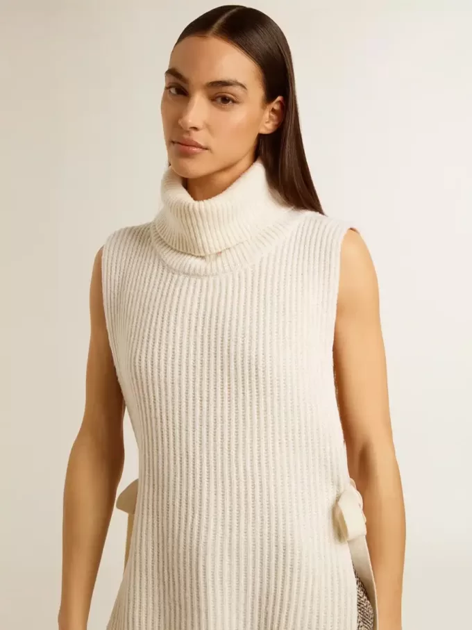 Maglione unisex bianco a collo alto senza maniche in lana a costine Maglione unisex bianco a collo alto senza maniche in lana a costine