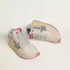 Marathon da donna con tomaia in nylon beige e stella grigia Marathon da donna con tomaia in nylon beige e stella grigia