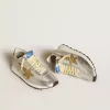 Marathon da donna con tomaia in nylon ripstop argento e stella dorata Marathon da donna con tomaia in nylon ripstop argento e stella dorata