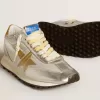 Marathon da donna con tomaia in nylon ripstop argento e stella dorata Marathon da donna con tomaia in nylon ripstop argento e stella dorata