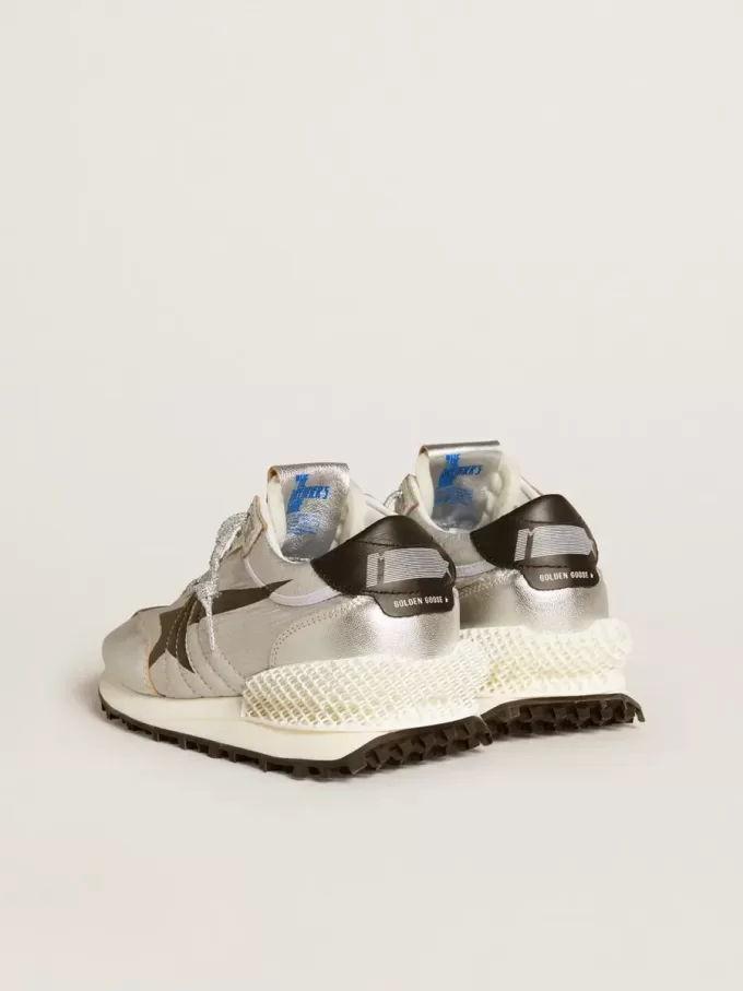 Marathon da donna con tomaia in nylon ripstop argento e stella nera Marathon da donna con tomaia in nylon ripstop argento e stella nera