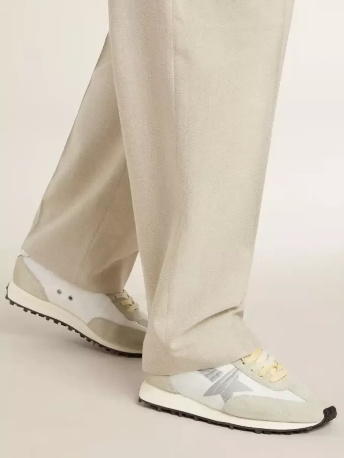 Marathon da uomo con tomaia in nylon bianco e stella argentata Marathon da uomo con tomaia in nylon bianco e stella argentata