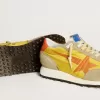 Marathon da uomo con tomaia in nylon giallo e stella arancione Marathon da uomo con tomaia in nylon giallo e stella arancione