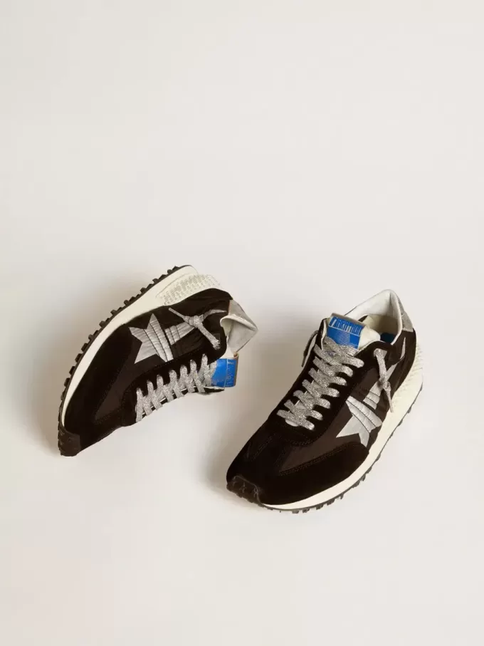 Marathon da uomo con tomaia in nylon ripstop nero e stella argentata Marathon da uomo con tomaia in nylon ripstop nero e stella argentata