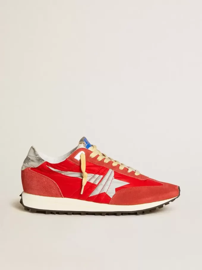 Marathon da uomo con tomaia in nylon rosso e stella argentata Marathon da uomo con tomaia in nylon rosso e stella argentata