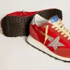 Marathon da uomo con tomaia in nylon rosso e stella argentata Marathon da uomo con tomaia in nylon rosso e stella argentata