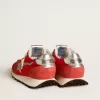 Marathon da uomo con tomaia in nylon rosso e stella argentata Marathon da uomo con tomaia in nylon rosso e stella argentata