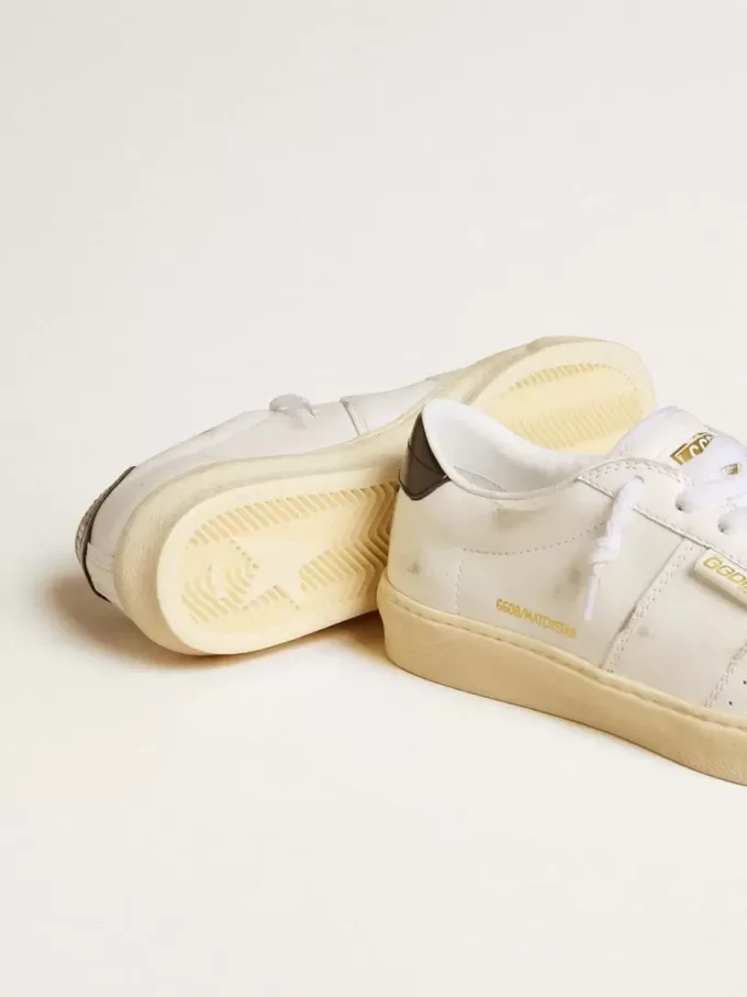 Matchstar da donna in pelle bianca con tallone in pelle blu scuro