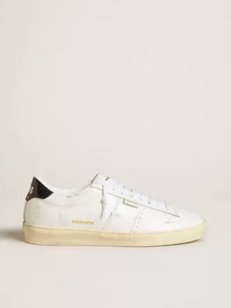 Matchstar in pelle bianca con linguetta sul tallone in pelle blu scuro