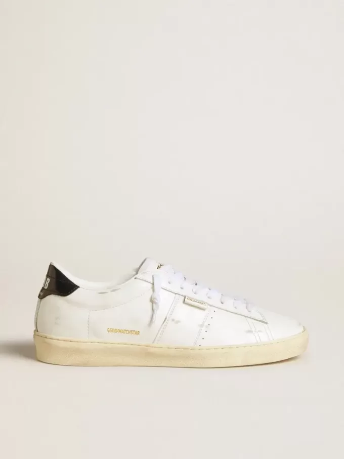 Matchstar in pelle bianca con linguetta sul tallone in pelle blu scuro