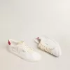 Matchstar in pelle bianca lucida con linguetta del tallone in pelle rossa lucida