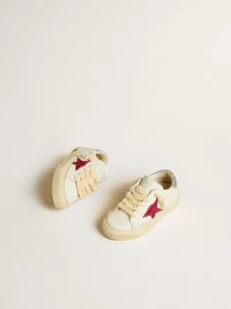 May Teen con stella glitterata fucsia e linguetta sul tallone in pelle laminata