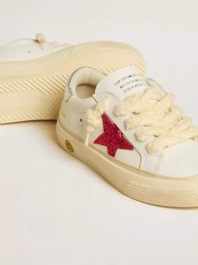 May Teen con stella glitterata fucsia e linguetta sul tallone in pelle laminata May Teen con stella glitterata fucsia e linguetta sul tallone in pelle laminata