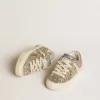 May Teen in glitter platino con stella e linguetta sul tallone in pelle dorata May Teen in glitter platino con stella e linguetta sul tallone in pelle dorata