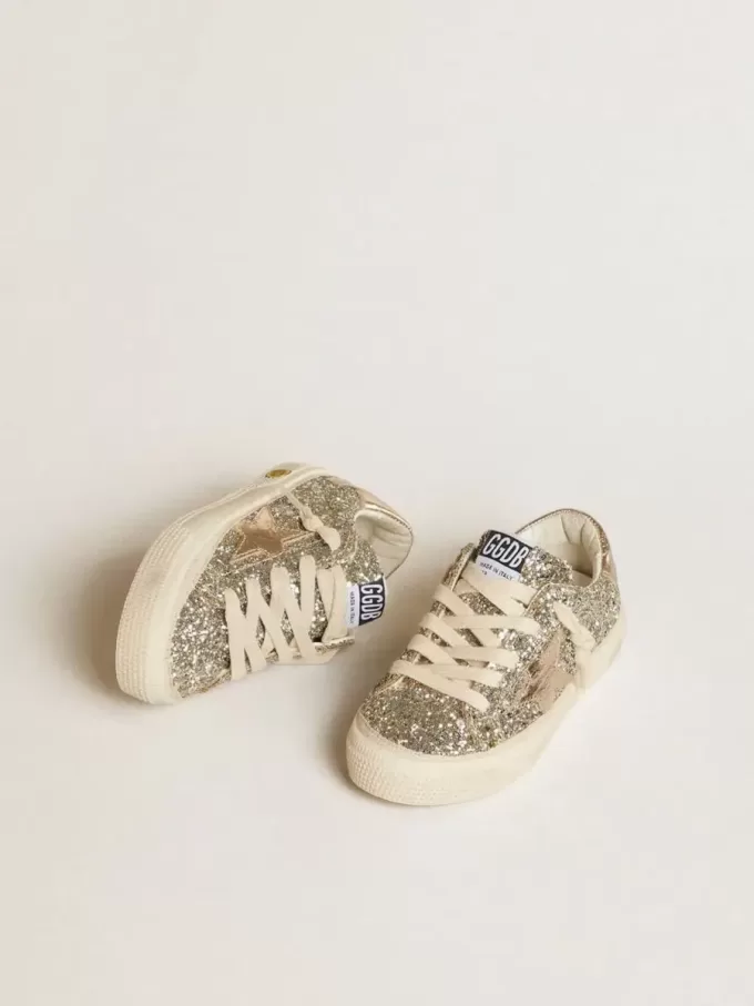 May Teen in glitter platino con stella e linguetta sul tallone in pelle dorata May Teen in glitter platino con stella e linguetta sul tallone in pelle dorata