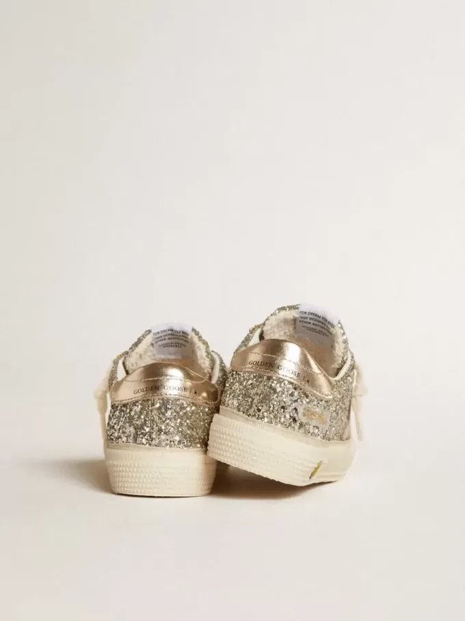 May Teen in glitter platino con stella e linguetta sul tallone in pelle dorata May Teen in glitter platino con stella e linguetta sul tallone in pelle dorata