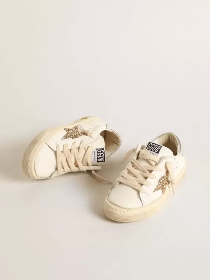 May Teen in pelle bianca con stella glitterata dorata e linguetta sul tallone argentata May Teen in pelle bianca con stella glitterata dorata e linguetta sul tallone argentata