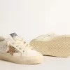 May Teen in pelle bianca con stella glitterata dorata e linguetta sul tallone argentata May Teen in pelle bianca con stella glitterata dorata e linguetta sul tallone argentata