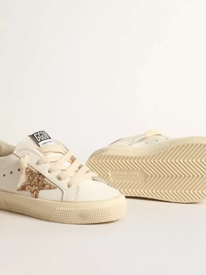 May Teen in pelle bianca con stella glitterata dorata e linguetta sul tallone argentata May Teen in pelle bianca con stella glitterata dorata e linguetta sul tallone argentata