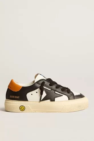 May Teen in pelle bianca e nera con stella nera e linguetta arancione sul tallone