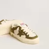 May Teen in pelle bianca e verde militare