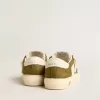 May Teen in pelle bianca e verde militare