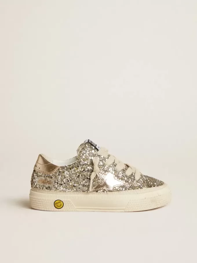 May Young in glitter platino con stella e linguetta sul tallone in pelle metallizzata May Young in glitter platino con stella e linguetta sul tallone in pelle metallizzata