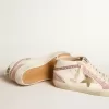 Mid Star con stella in pelle dorata e inserti in pelle scamosciata rosa con perle Mid Star con stella in pelle dorata e inserti in pelle scamosciata rosa con perle